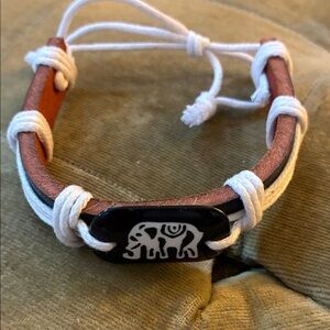 Adjustable vegan leather bracelet with elephant decoration
